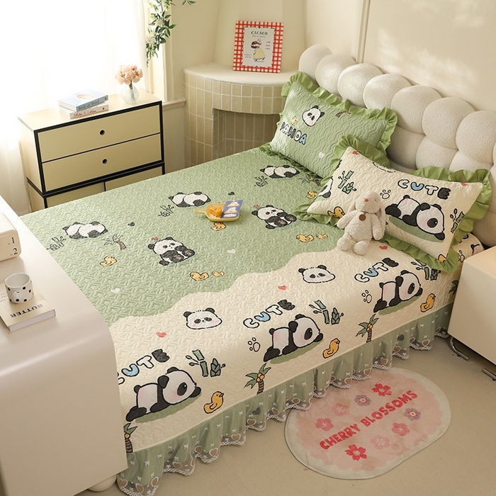 91家纺网 家纺一手货源 找家纺 美达家纺 2026新款A类全棉夹棉蕾丝花边榻榻米床垫大炕盖 熊猫戏水