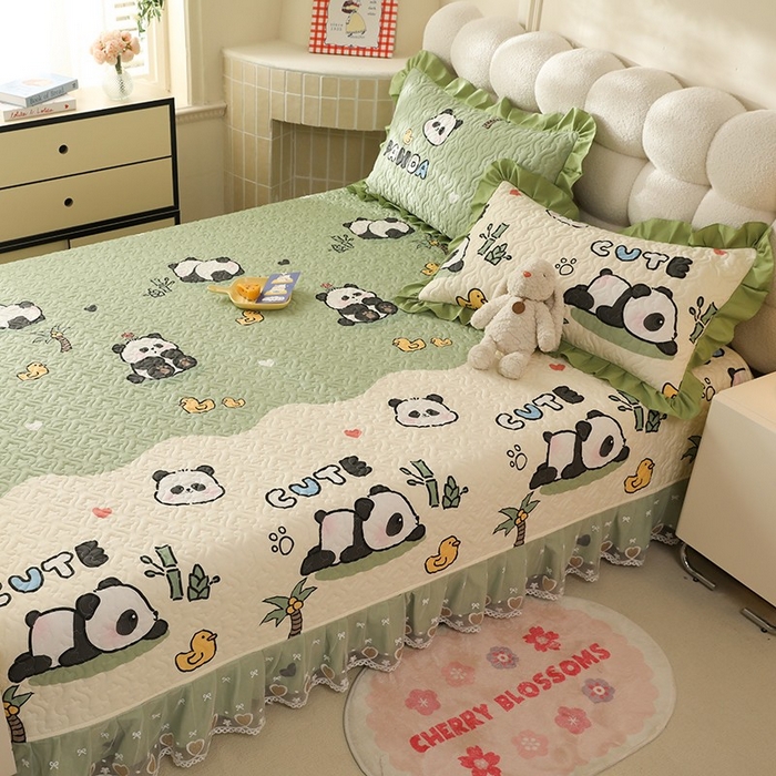 91家纺网 家纺一手货源 找家纺 美达家纺 2026新款A类全棉夹棉蕾丝花边榻榻米床垫大炕盖 熊猫戏水