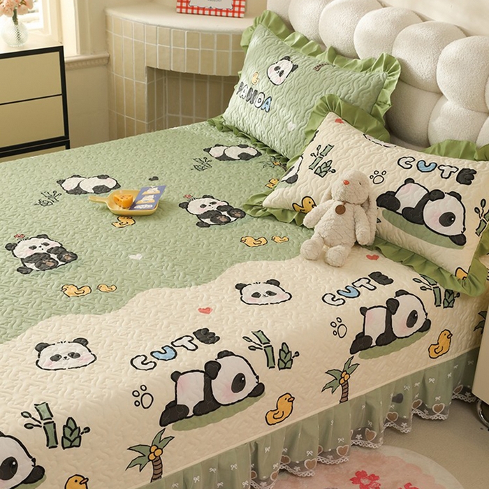 91家纺网 家纺一手货源 找家纺 美达家纺 2026新款A类全棉夹棉蕾丝花边榻榻米床垫大炕盖 熊猫戏水