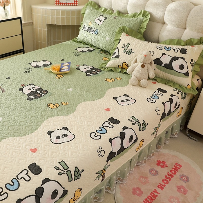 91家纺网 家纺一手货源 找家纺 美达家纺 2026新款A类全棉夹棉蕾丝花边榻榻米床垫大炕盖 熊猫戏水