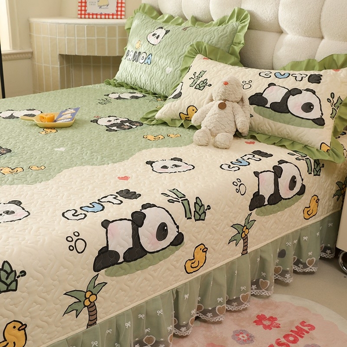 91家纺网 家纺一手货源 找家纺 美达家纺 2026新款A类全棉夹棉蕾丝花边榻榻米床垫大炕盖 熊猫戏水