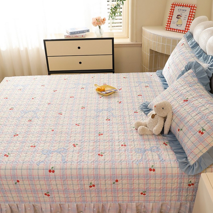 91家纺网 家纺一手货源 找家纺 美达家纺 2026新款A类全棉夹棉蕾丝花边榻榻米床垫大炕盖 樱桃乐园