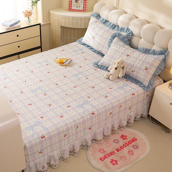 91家纺网 家纺一手货源 找家纺 美达家纺 2026新款A类全棉夹棉蕾丝花边榻榻米床垫大炕盖 樱桃乐园