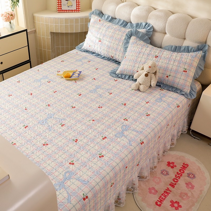 91家纺网 家纺一手货源 找家纺 美达家纺 2026新款A类全棉夹棉蕾丝花边榻榻米床垫大炕盖 樱桃乐园