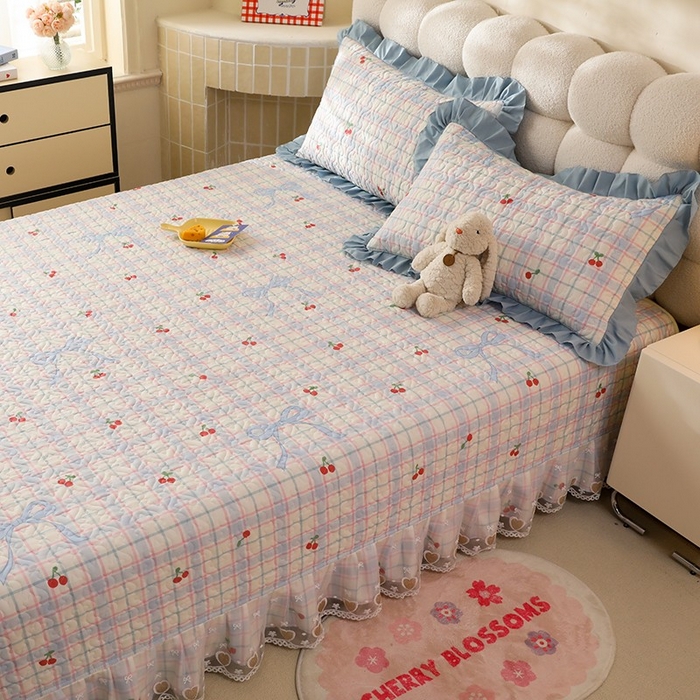 91家纺网 家纺一手货源 找家纺 美达家纺 2026新款A类全棉夹棉蕾丝花边榻榻米床垫大炕盖 樱桃乐园