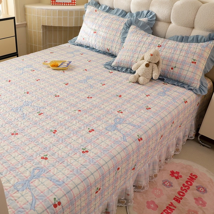 91家纺网 家纺一手货源 找家纺 美达家纺 2026新款A类全棉夹棉蕾丝花边榻榻米床垫大炕盖 樱桃乐园