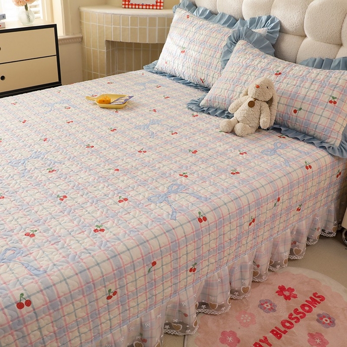 91家纺网 家纺一手货源 找家纺 美达家纺 2026新款A类全棉夹棉蕾丝花边榻榻米床垫大炕盖 樱桃乐园