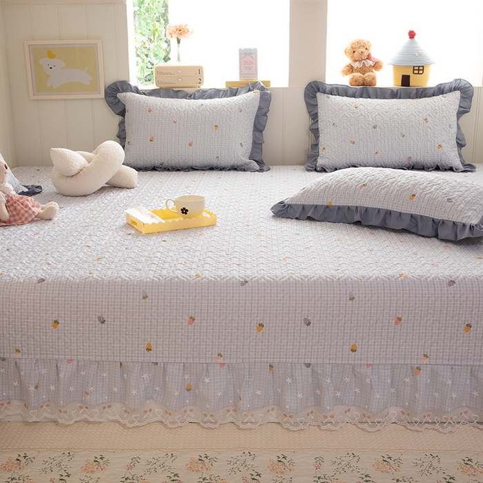 91家纺网 家纺一手货源 找家纺 美达家纺 2026新款A类全棉夹棉蕾丝花边榻榻米床垫大炕盖 草莓优格-紫