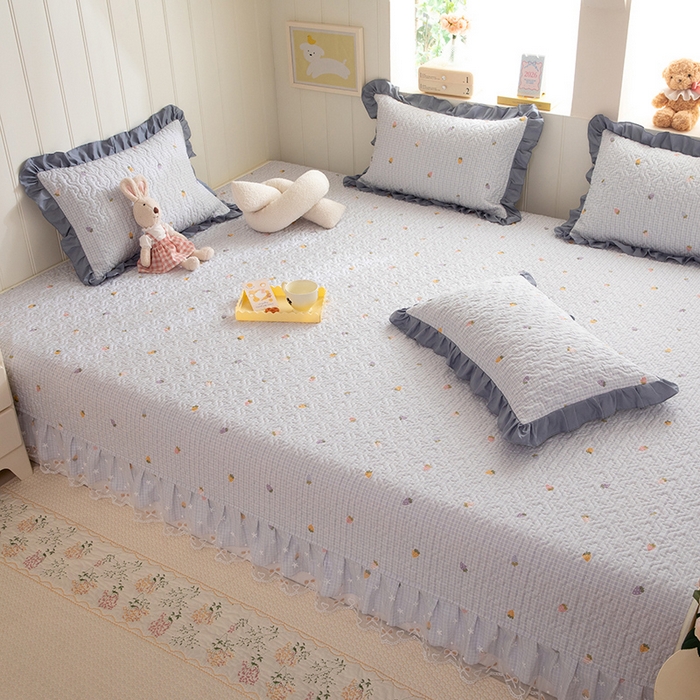 91家纺网 家纺一手货源 找家纺 美达家纺 2026新款A类全棉夹棉蕾丝花边榻榻米床垫大炕盖 草莓优格-紫