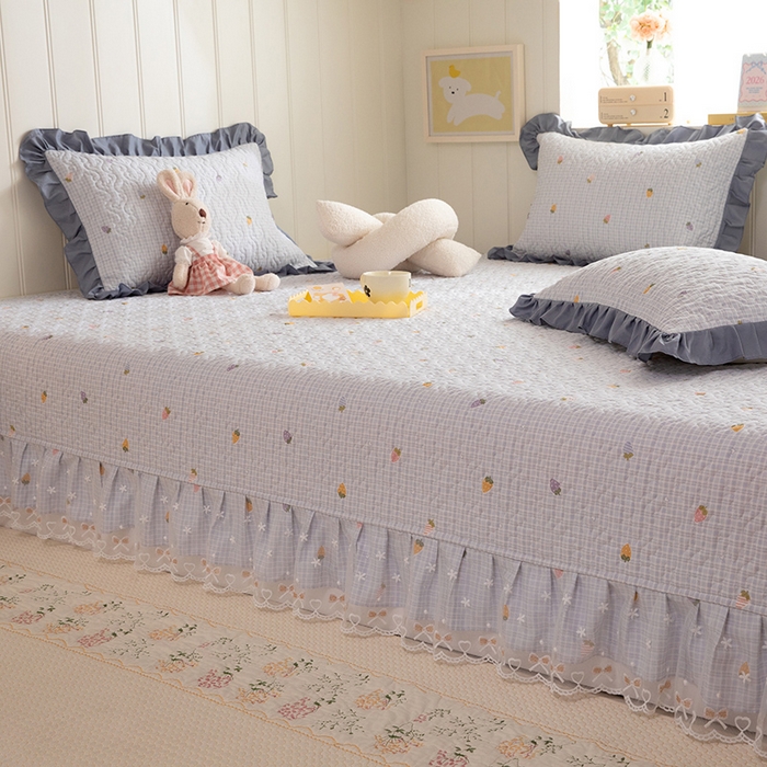 91家纺网 家纺一手货源 找家纺 美达家纺 2026新款A类全棉夹棉蕾丝花边榻榻米床垫大炕盖 草莓优格-紫