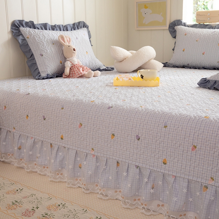 91家纺网 家纺一手货源 找家纺 美达家纺 2026新款A类全棉夹棉蕾丝花边榻榻米床垫大炕盖 草莓优格-紫