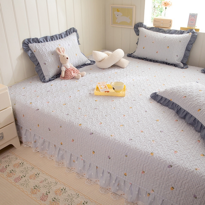 91家纺网 家纺一手货源 找家纺 美达家纺 2026新款A类全棉夹棉蕾丝花边榻榻米床垫大炕盖 草莓优格-紫