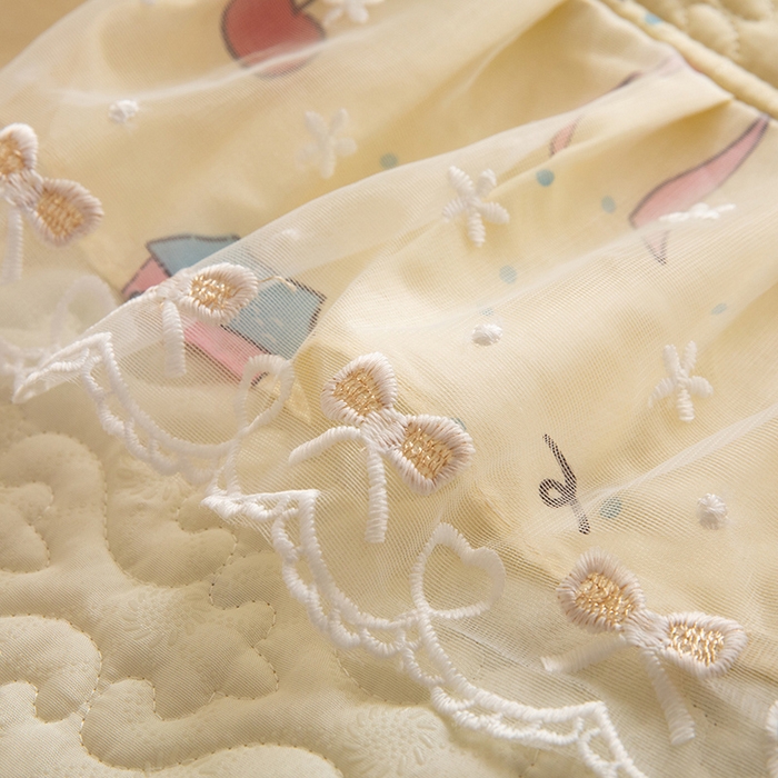 91家纺网 家纺一手货源 找家纺 美达家纺 2026新款A类全棉夹棉蕾丝花边榻榻米床垫大炕盖 可爱颂