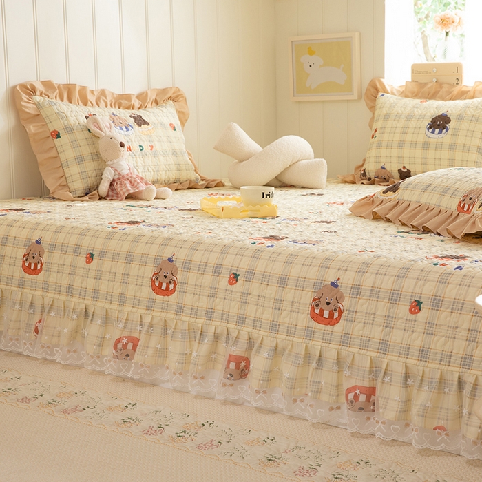 91家纺网 家纺一手货源 找家纺 美达家纺 2026新款A类全棉夹棉蕾丝花边榻榻米床垫大炕盖 萌趣时光