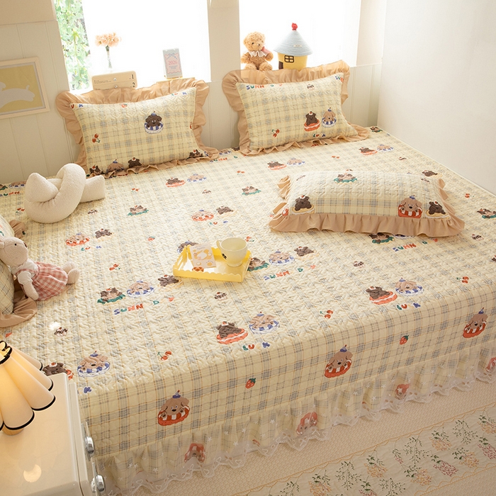 91家纺网 家纺一手货源 找家纺 美达家纺 2026新款A类全棉夹棉蕾丝花边榻榻米床垫大炕盖 萌趣时光