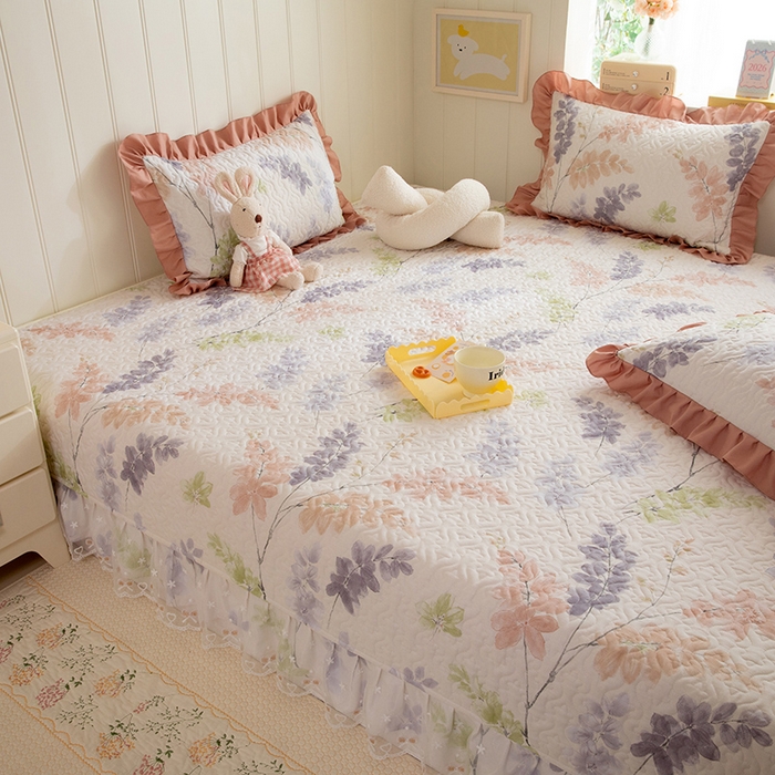 91家纺网 家纺一手货源 找家纺 美达家纺 2026新款A类全棉夹棉蕾丝花边榻榻米床垫大炕盖 栖川-紫