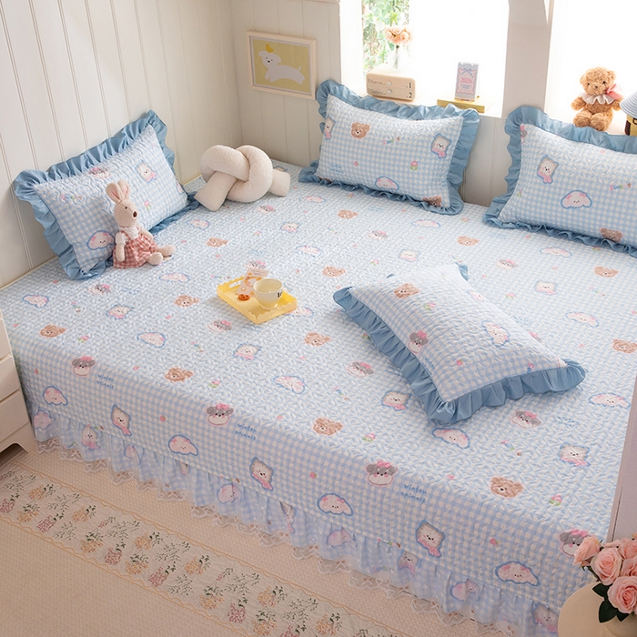 91家纺网 家纺一手货源 找家纺 美达家纺 2026新款A类全棉夹棉蕾丝花边榻榻米床垫大炕盖 甜蜜小狗