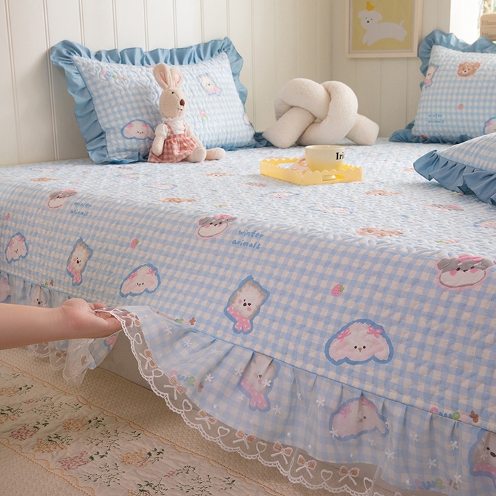 91家纺网 家纺一手货源 找家纺 美达家纺 2026新款A类全棉夹棉蕾丝花边榻榻米床垫大炕盖 甜蜜小狗