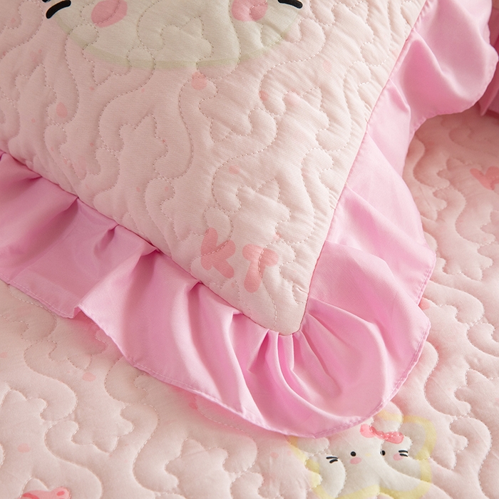 91家纺网 家纺一手货源 找家纺 美达家纺 2026新款A类全棉夹棉蕾丝花边榻榻米床垫大炕盖 甜心猫咪