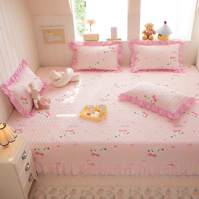 91家纺网 家纺一手货源 找家纺 美达家纺 2026新款A类全棉夹棉蕾丝花边榻榻米床垫大炕盖 甜心猫咪