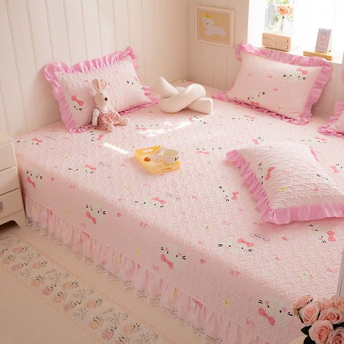 91家纺网 家纺一手货源 找家纺 美达家纺 2026新款A类全棉夹棉蕾丝花边榻榻米床垫大炕盖 甜心猫咪