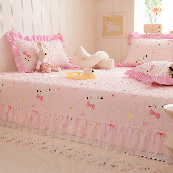 91家纺网 家纺一手货源 找家纺 美达家纺 2026新款A类全棉夹棉蕾丝花边榻榻米床垫大炕盖 甜心猫咪