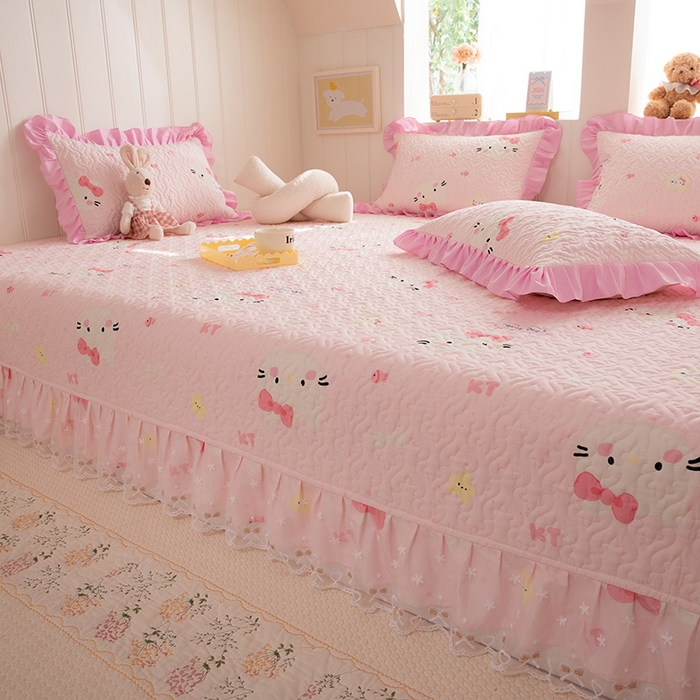 91家纺网 家纺一手货源 找家纺 美达家纺 2026新款A类全棉夹棉蕾丝花边榻榻米床垫大炕盖 甜心猫咪