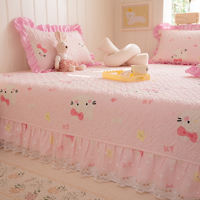 91家纺网 家纺一手货源 找家纺 美达家纺 2026新款A类全棉夹棉蕾丝花边榻榻米床垫大炕盖 甜心猫咪