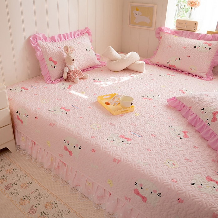 91家纺网 家纺一手货源 找家纺 美达家纺 2026新款A类全棉夹棉蕾丝花边榻榻米床垫大炕盖 甜心猫咪