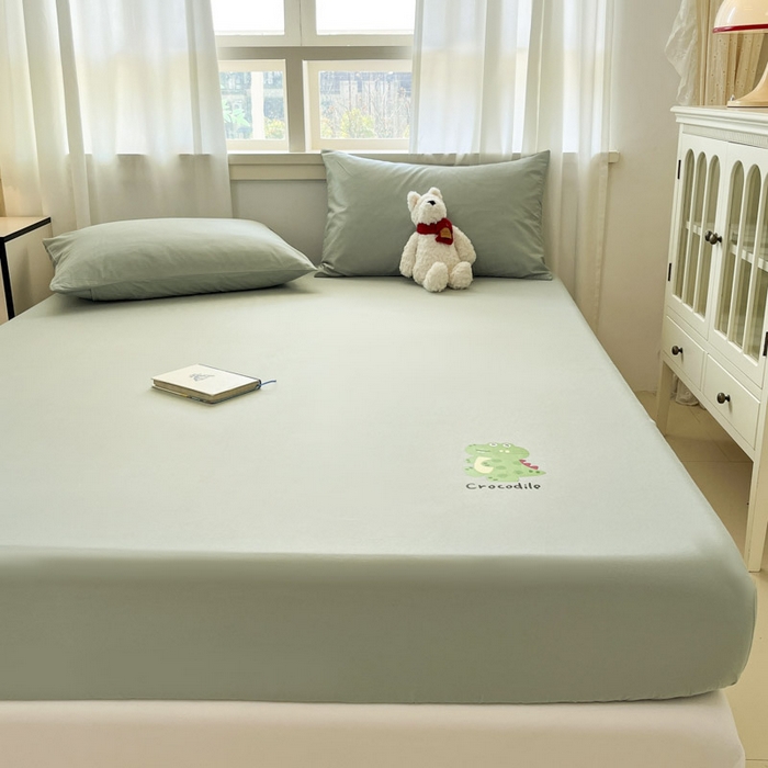 91家纺网 家纺一手货源 找家纺 泽西家纺+V17798841158发大图 2026新品13376加密全棉卡通床笠三件套纯棉单床笠 开心鳄-豆绿