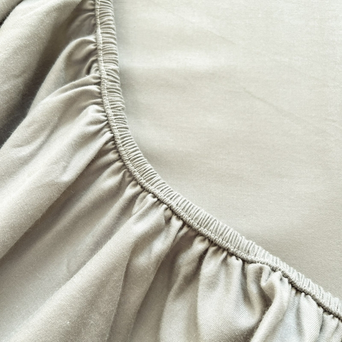 91家纺网 家纺一手货源 找家纺 泽西家纺+V17798841158发大图 2026新品13376加密全棉卡通床笠三件套纯棉单床笠 开心鳄-绅士灰