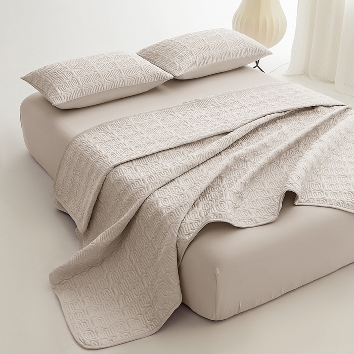 91家纺网 家纺一手货源 找家纺 恩和家纺 2026新款锦氨凉感丝夹棉床盖 冰美式凉感床盖 卡其