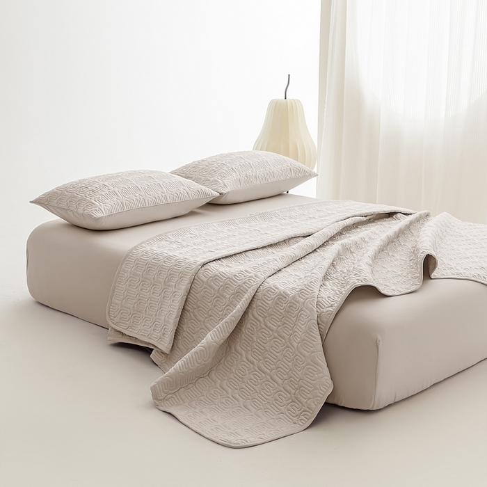 91家纺网 家纺一手货源 找家纺 恩和家纺 2026新款锦氨凉感丝夹棉床盖 冰美式凉感床盖 卡其