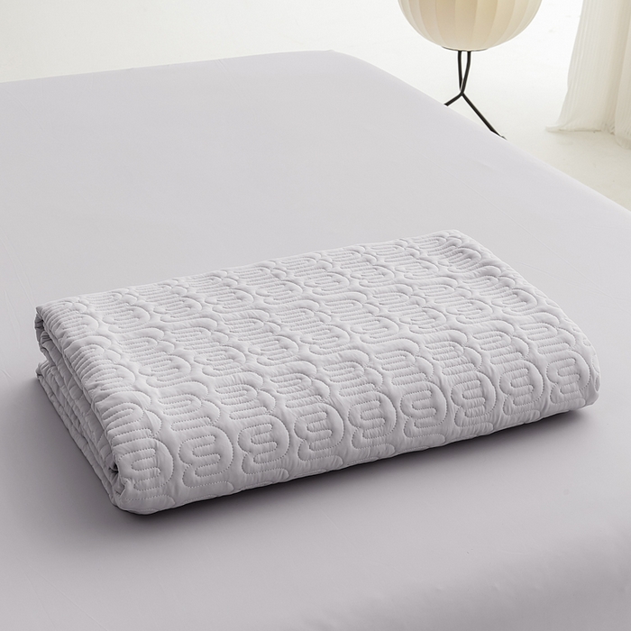 91家纺网 家纺一手货源 找家纺 恩和家纺 2026新款锦氨凉感丝夹棉床盖 冰美式凉感床盖 芦花灰