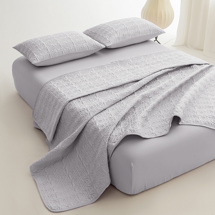 91家纺网 家纺一手货源 找家纺 恩和家纺 2026新款锦氨凉感丝夹棉床盖 冰美式凉感床盖 芦花灰