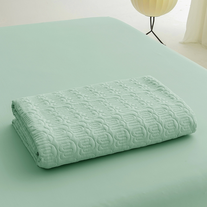 91家纺网 家纺一手货源 找家纺 恩和家纺 2026新款锦氨凉感丝夹棉床盖 冰美式凉感床盖 浅浅绿