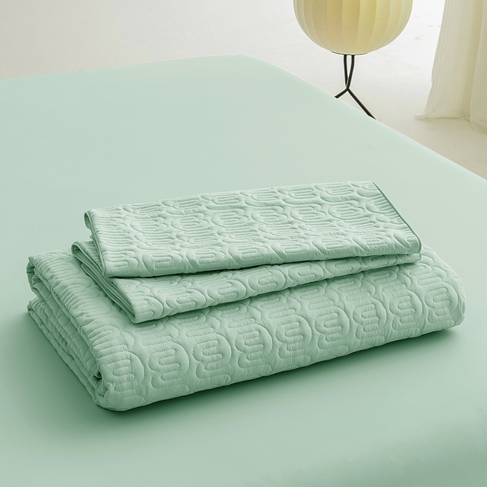 91家纺网 家纺一手货源 找家纺 恩和家纺 2026新款锦氨凉感丝夹棉床盖 冰美式凉感床盖 浅浅绿