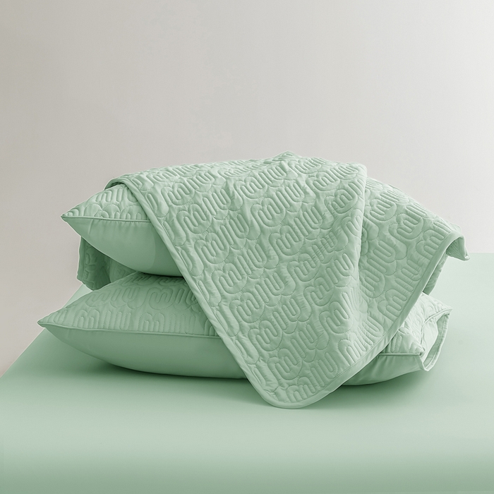 91家纺网 家纺一手货源 找家纺 恩和家纺 2026新款锦氨凉感丝夹棉床盖 冰美式凉感床盖 浅浅绿