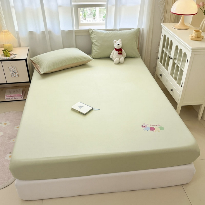 91家纺网 家纺一手货源 找家纺 泽西家纺+V17798841158发大图 2026新品13376加密全棉卡通床笠三件套纯棉单床笠 淘气虫-橄榄绿