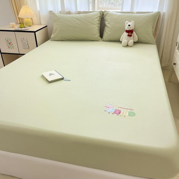 91家纺网 家纺一手货源 找家纺 泽西家纺+V17798841158发大图 2026新品13376加密全棉卡通床笠三件套纯棉单床笠 淘气虫-橄榄绿