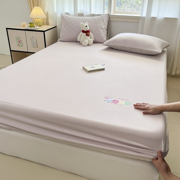 91家纺网 家纺一手货源 找家纺 泽西家纺+V17798841158发大图 2026新品13376加密全棉卡通床笠三件套纯棉单床笠 淘气虫-微微紫