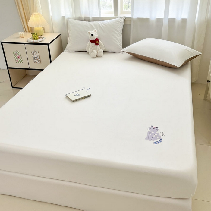 91家纺网 家纺一手货源 找家纺 泽西家纺+V17798841158发大图 2026新品13376加密全棉卡通床笠三件套纯棉单床笠 幸运猫-露白