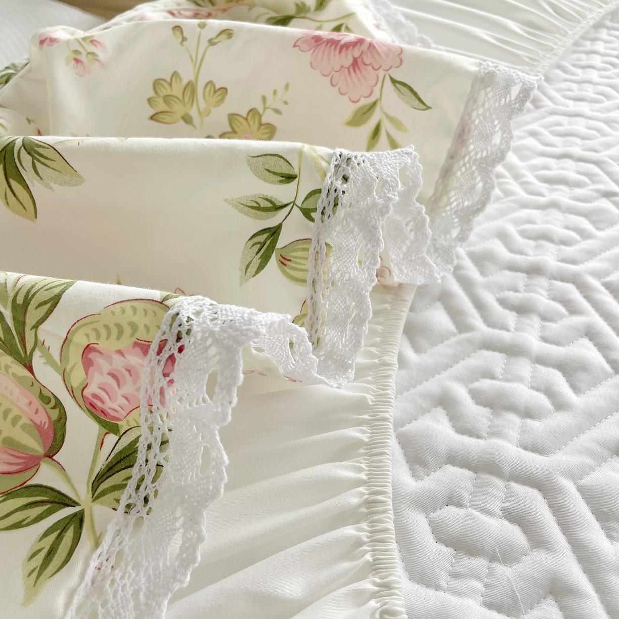 91家纺网 家纺一手货源 找家纺 忘忧草 2026新款13372全棉夹棉款床笠式床裙 3蜜汁 粉