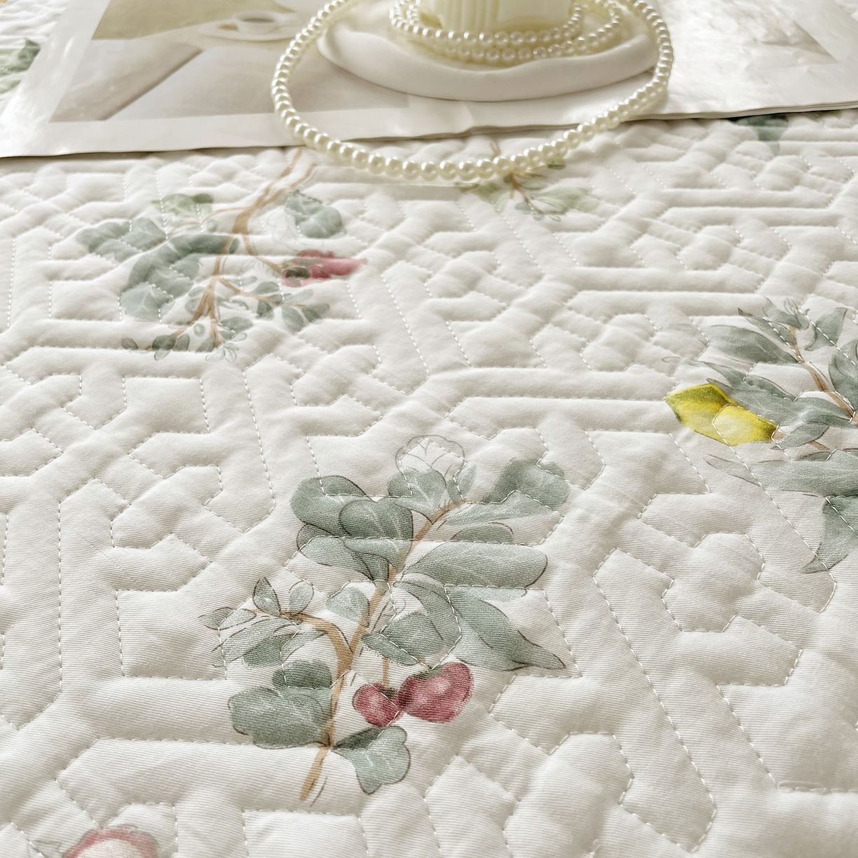 91家纺网 家纺一手货源 找家纺 忘忧草 2026新款13372全棉夹棉款床笠式床裙 4南枝