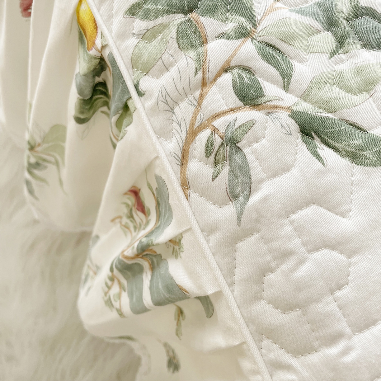 91家纺网 家纺一手货源 找家纺 忘忧草 2026新款13372全棉夹棉款床笠式床裙 4南枝