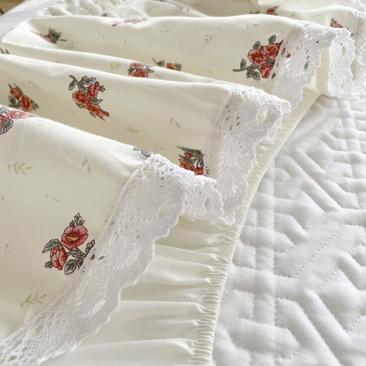 91家纺网 家纺一手货源 找家纺 忘忧草 2026新款13372全棉夹棉款床笠式床裙 5如愿