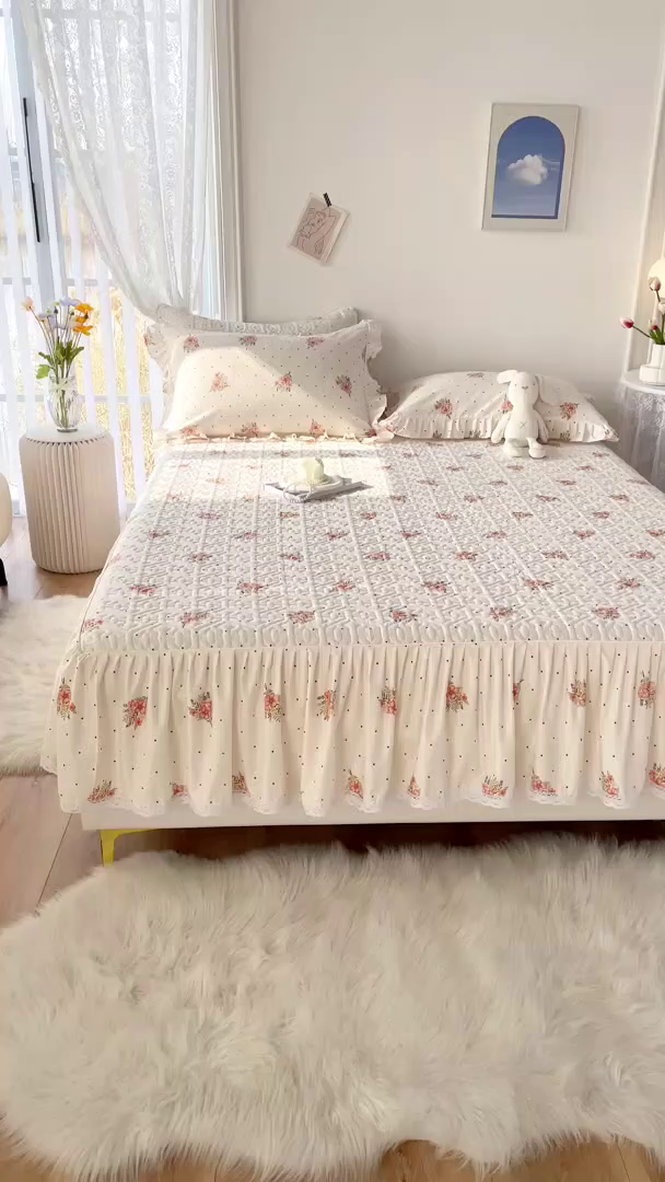 91家纺网 家纺一手货源 找家纺 忘忧草 2026新款13372全棉夹棉款床笠式床裙 7花簇-米