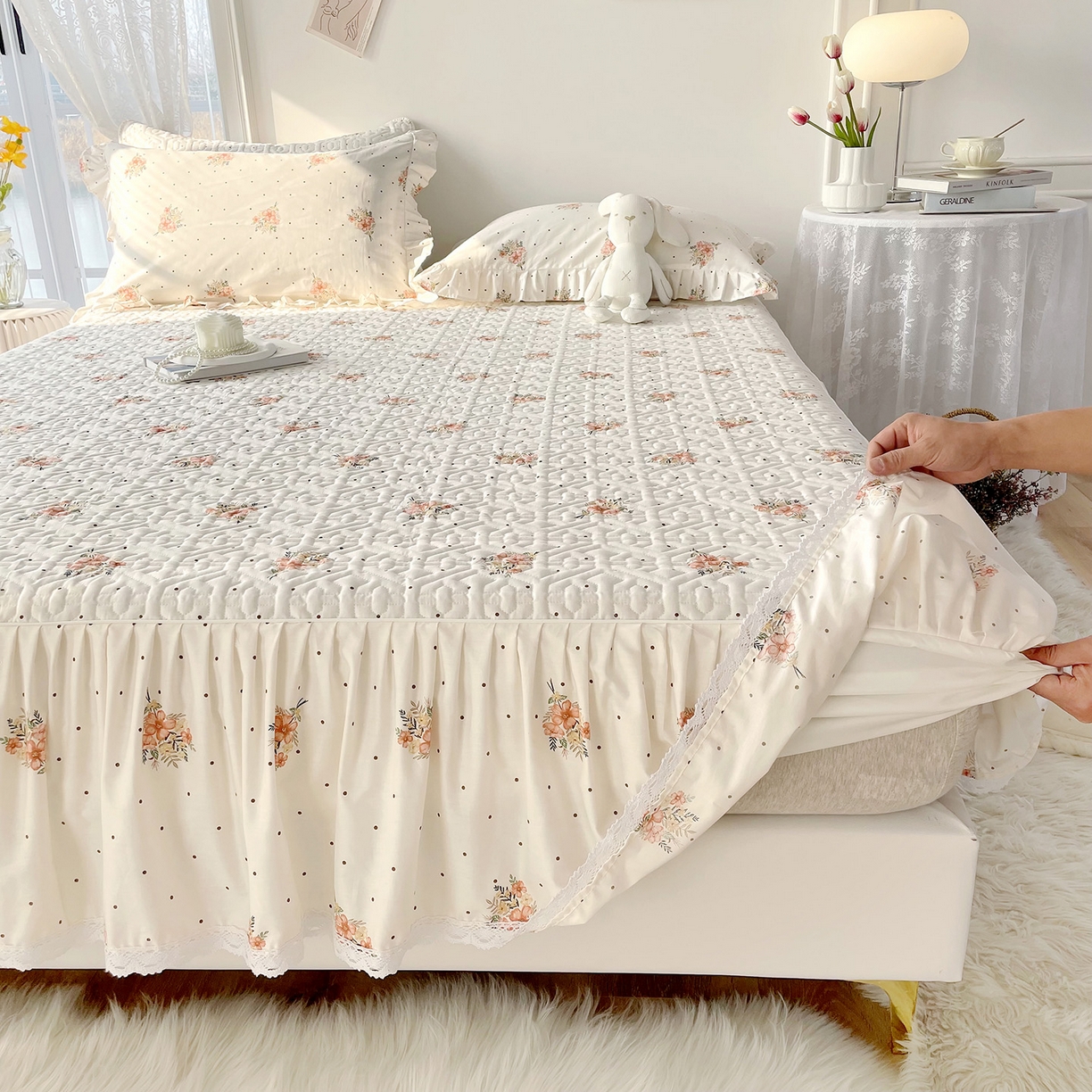 91家纺网 家纺一手货源 找家纺 忘忧草 2026新款13372全棉夹棉款床笠式床裙 7花簇-米