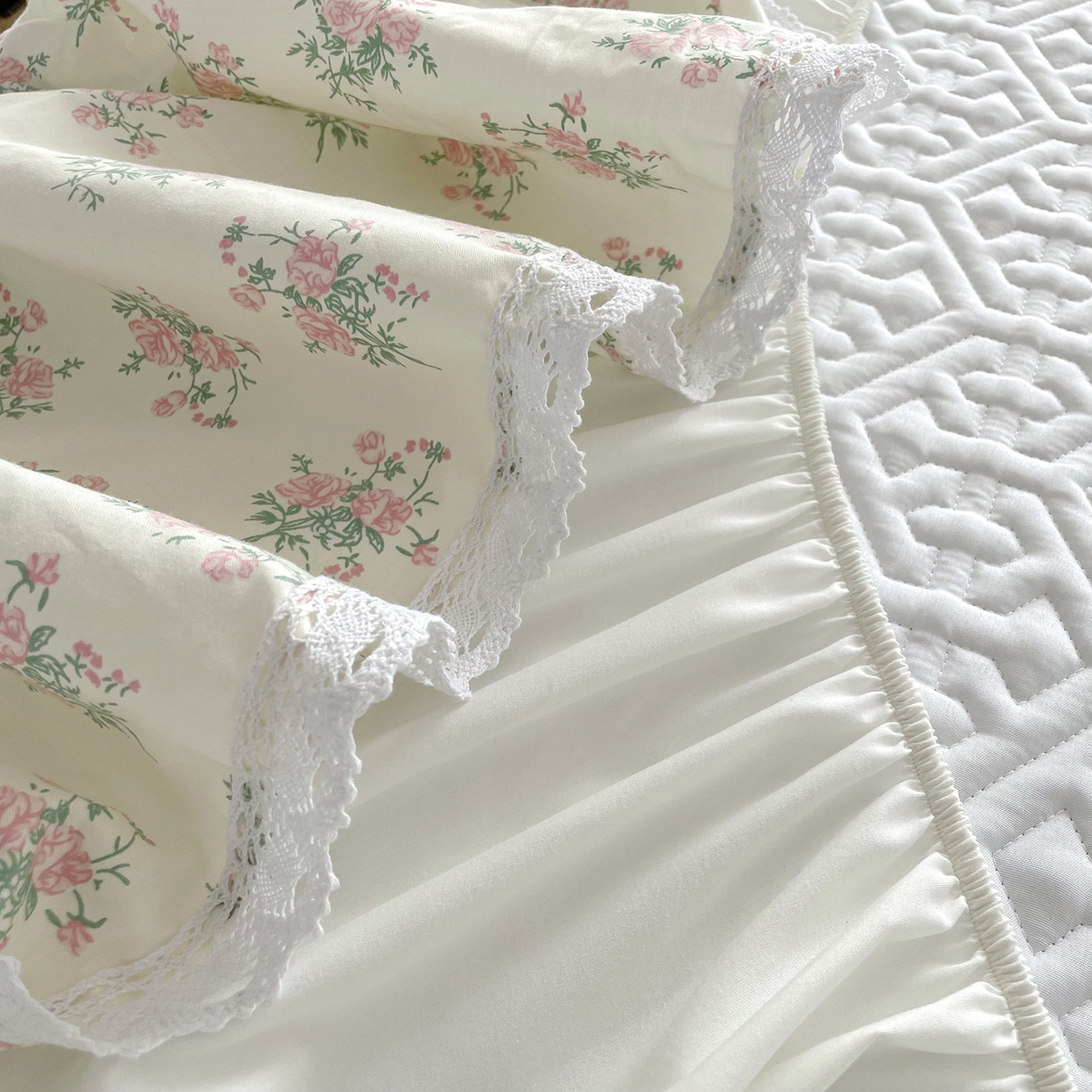 91家纺网 家纺一手货源 找家纺 忘忧草 2026新款13372全棉夹棉款床笠式床裙 9少女心