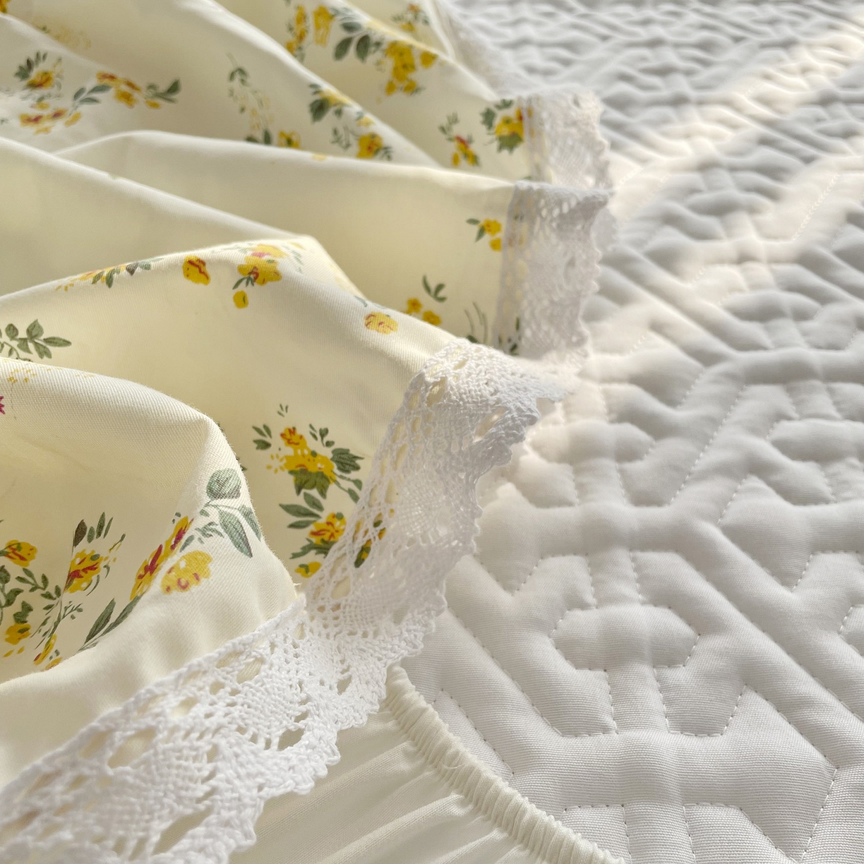 91家纺网 家纺一手货源 找家纺 忘忧草 2026新款13372全棉夹棉款床笠式床裙 10温迪